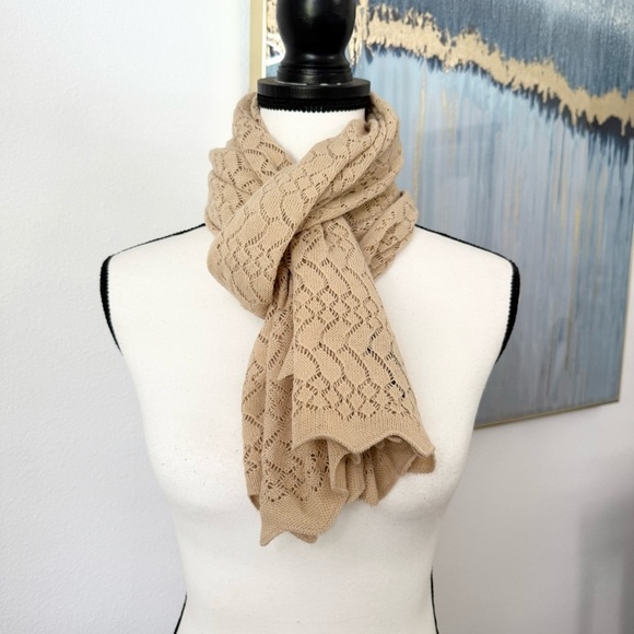 Club Monaco Beige Cream Elegant Knitted Winter Shawl Soft Scarf Casual Neutral - Picture 2 of 8